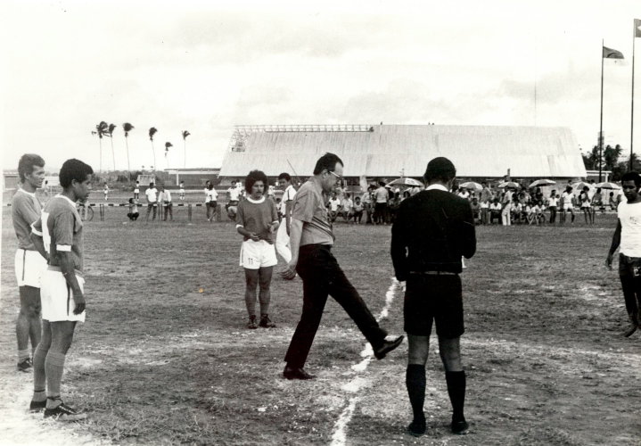 Primeira partida no 28º torneio de futebol no Centro Esportivo da UFPE em 1974.