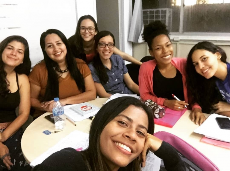 NELD Núcleo de Estudos de Línguas e Discurso